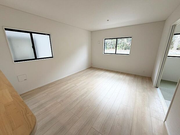 ☆大変明るいリビング☆広々した空間で家族との大切な時間をお過ごしください!!