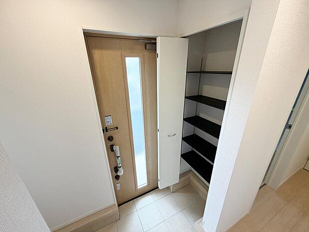 ☆大型シューズクローゼットがあります☆便利です!!