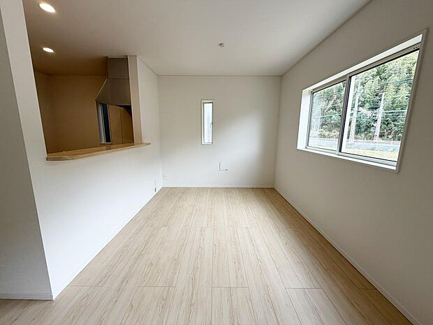 ☆大変明るいリビング☆広々した空間で家族との大切な時間をお過ごしください!!