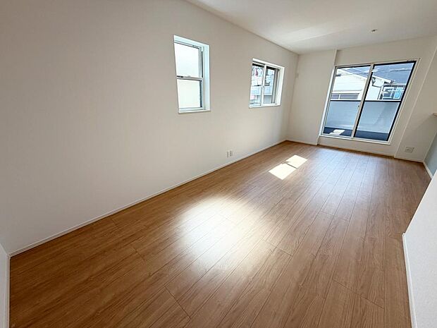 ☆大変明るいリビング☆広々した空間で家族との大切な時間をお過ごしください!!