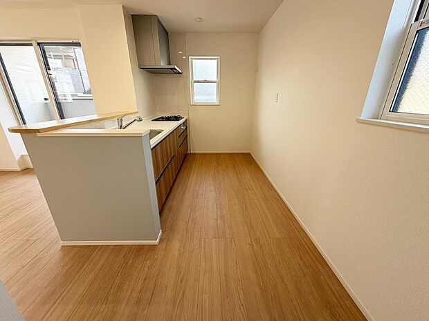 ☆大型のシステムキッチン☆対面式ですので家族と会話しながら楽しくクッキング!!