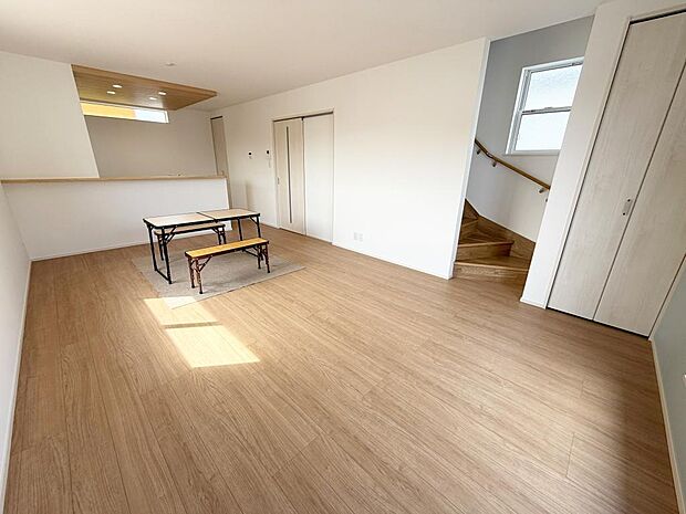 ☆大変明るいリビング☆広々した空間で家族との大切な時間をお過ごしください!!