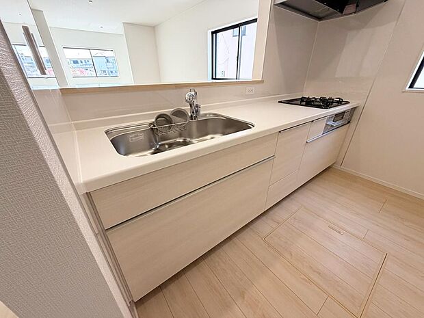 ☆大型のシステムキッチン☆対面式ですので家族と会話しながら楽しくクッキング!!