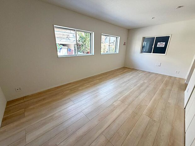 ☆大変明るいリビング☆広々した空間で家族との大切な時間をお過ごしください!!