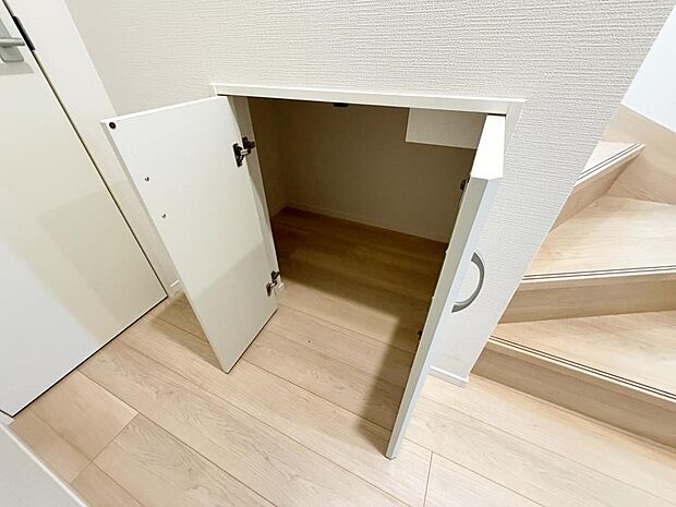 ☆1階☆階段下収納☆