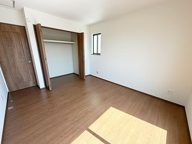 ☆各部屋大型収納完備☆子供部屋・主寝室にお好きにコーディネートしよう!!