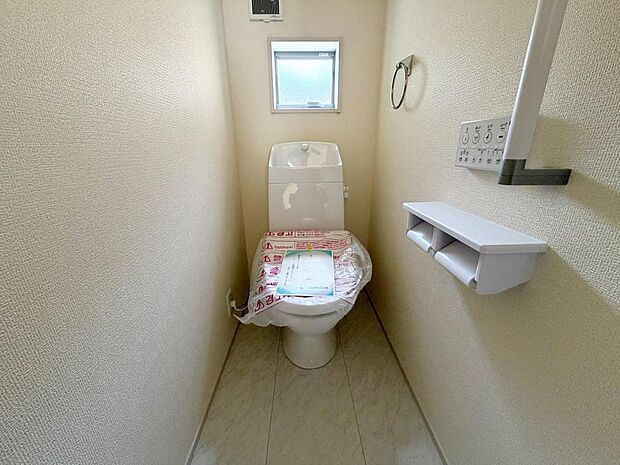 ☆ウレシイシャワートイレ☆1階・2階に完備!パパとのトイレ争いに終止符!!