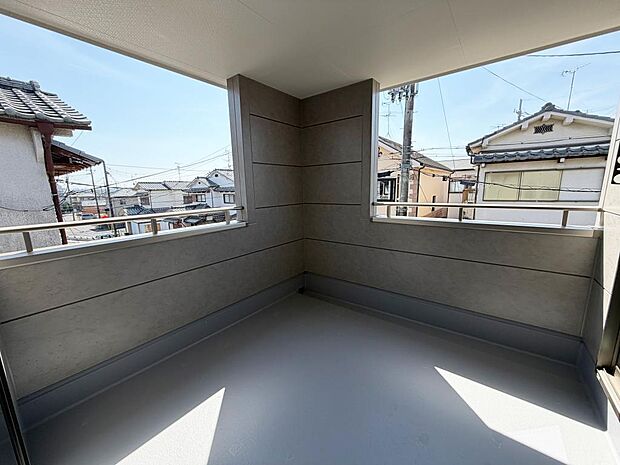 ☆インナーバルコニー☆テーブルを置いてティータイムもいいかも!雨の日も安心!!