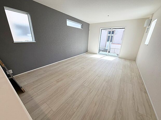 ☆大変明るいリビング☆広々した空間で家族との大切な時間をお過ごしください!!