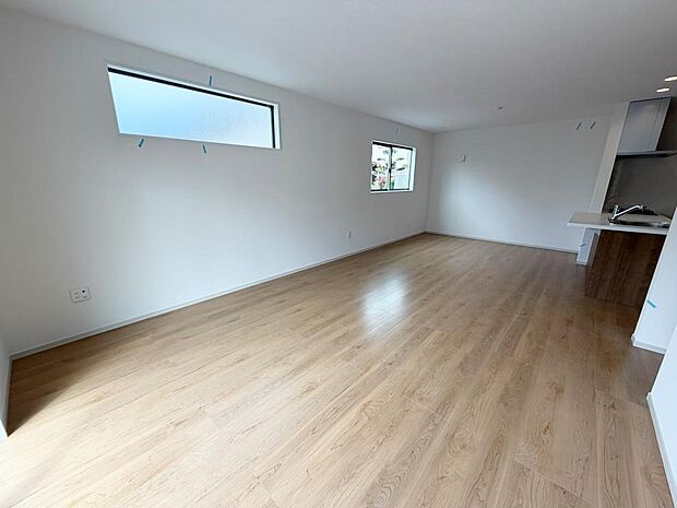 ☆大変明るいリビング☆広々した空間で家族との大切な時間をお過ごしください!!