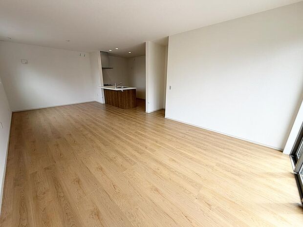 ☆大変明るいリビング☆広々した空間で家族との大切な時間をお過ごしください!!