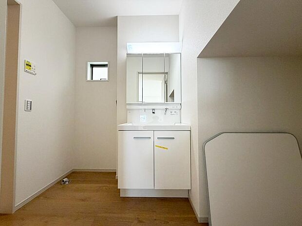 ☆白を基調とした清潔感溢れる洗面スペース☆清潔空間で気持ちよく1日の始まりを!!