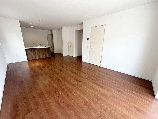 ☆大変明るいリビング☆広々した空間で家族との大切な時間をお過ごしください!!