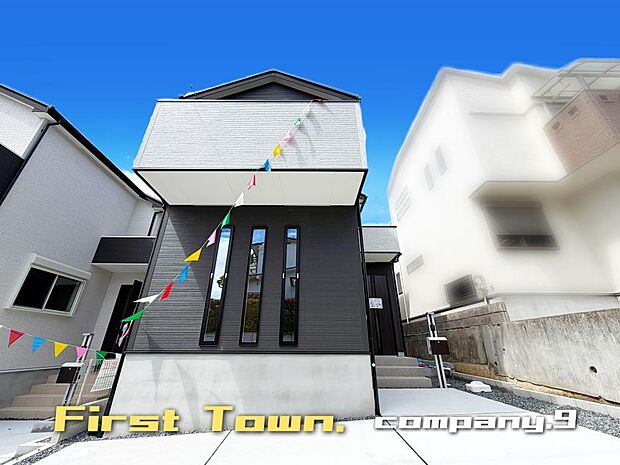 ☆現地外観写真☆FirstTown☆1号棟☆ほっこりとした街並☆土地31坪☆車2台OK☆日当たり良好☆全居室南向き☆主寝室8帖☆安岡寺小学校徒歩10分☆前道4m☆