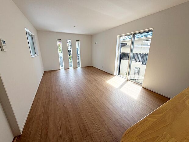 ☆大変明るいリビング☆広々した空間で家族との大切な時間をお過ごしください!!