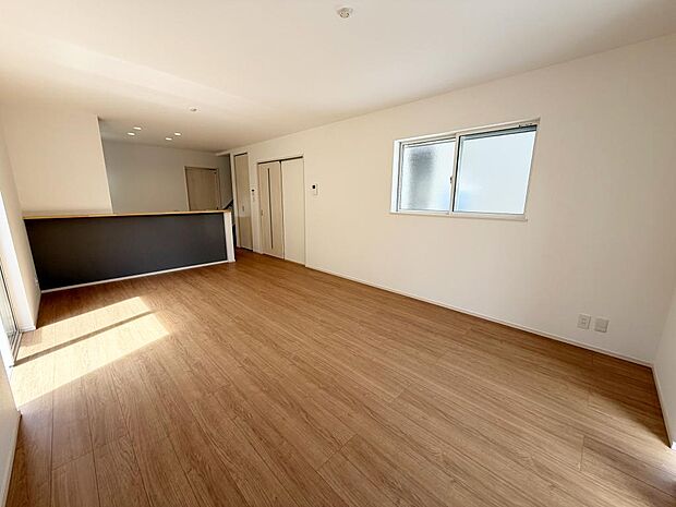 ☆大変明るいリビング☆広々した空間で家族との大切な時間をお過ごしください!!