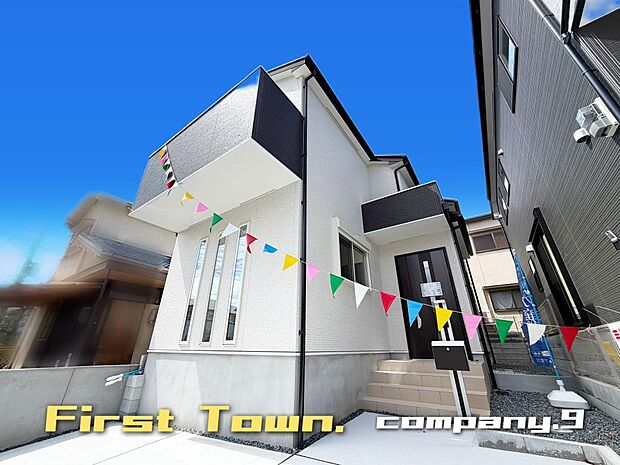 ☆現地外観写真☆FirstTown☆2号棟☆ほっこりとした街並☆土地31坪☆車2台OK☆日当たり良好☆全居室南向き☆主寝室8帖☆安岡寺小学校徒歩10分☆前道4m☆