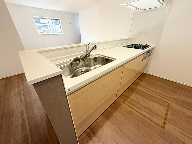 ☆大型のシステムキッチン☆対面式ですので家族と会話しながら楽しくクッキング！！