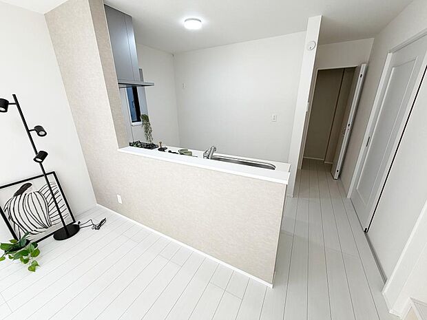 ☆大型のシステムキッチン☆対面式ですので家族と会話しながら楽しくクッキング!!