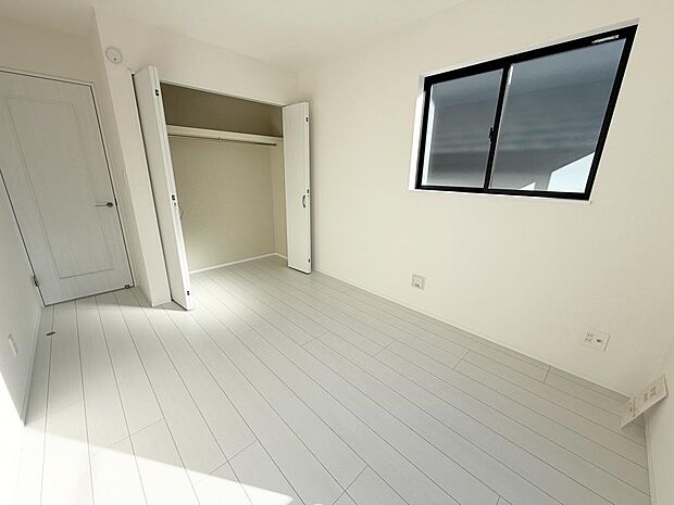 ☆各部屋大型収納完備☆子供部屋・主寝室にお好きにコーディネートしよう!!