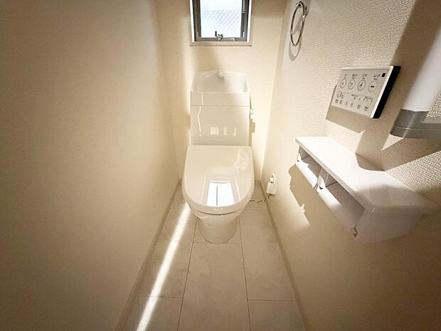 ☆ウレシイシャワートイレ☆1階・2階に完備!パパとのトイレ争いに終止符!!