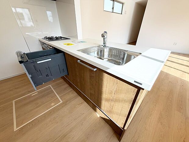 ☆大型のシステムキッチン☆対面式ですので家族と会話しながら楽しくクッキング!!