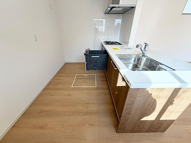 ☆大型のシステムキッチン☆対面式ですので家族と会話しながら楽しくクッキング!!