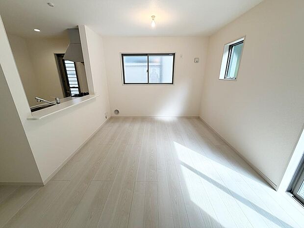 ☆大変明るいリビング☆広々した空間で家族との大切な時間をお過ごしください！！