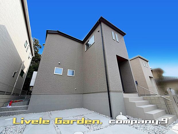 ☆現地外観写真☆2号棟☆長期優良住宅☆BELS☆子育てに適した住環境☆土地34坪☆車2台OK☆日当たり良好☆閑静な住宅街☆SIC・WIC☆南東向きバルコニー☆小・中学校まで徒歩7分圏内☆前道6.3m☆