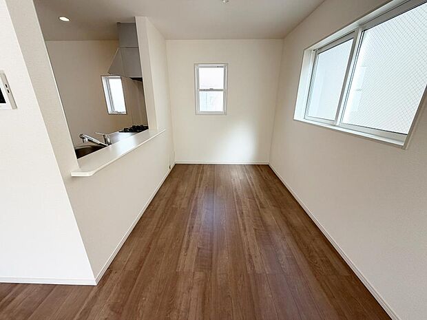 ☆大変明るいリビング☆広々した空間で家族との大切な時間をお過ごしください！！