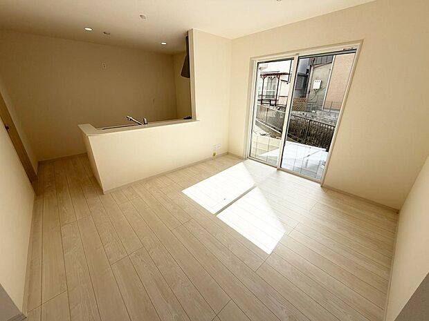 ☆大変明るいリビング☆広々した空間で家族との大切な時間をお過ごしください!!