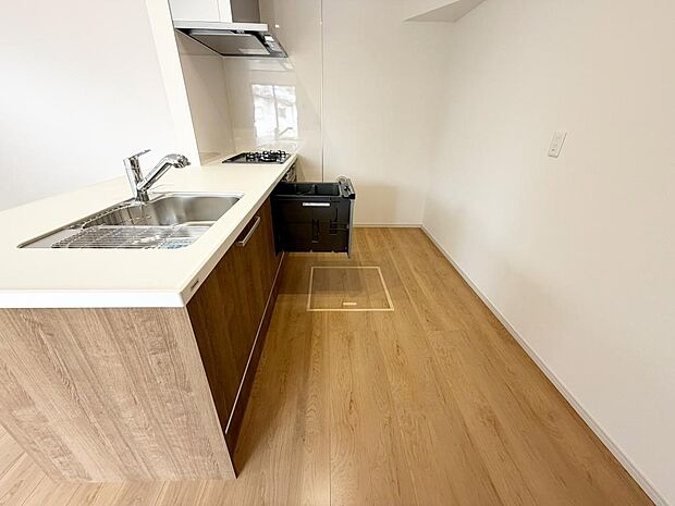 ☆大型のシステムキッチン☆対面式ですので家族と会話しながら楽しくクッキング！！