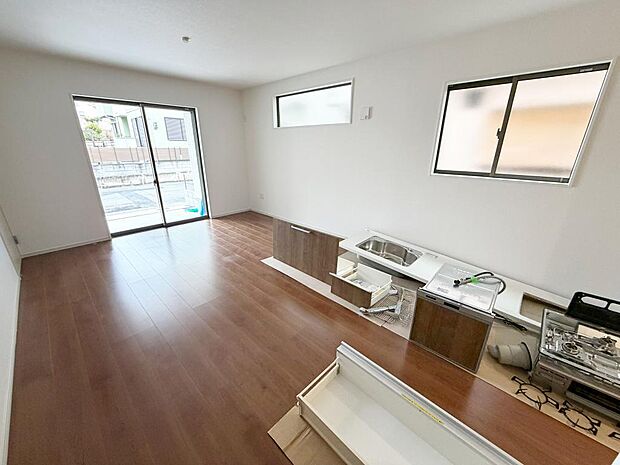 ☆大変明るいリビング☆広々した空間で家族との大切な時間をお過ごしください！！