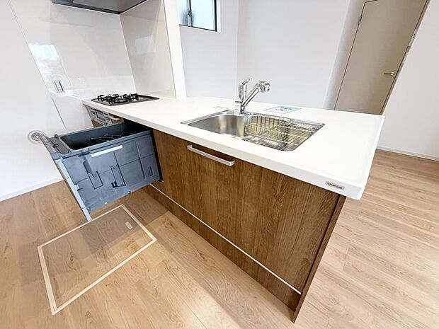 ☆大型のシステムキッチン☆対面式ですので家族と会話しながら楽しくクッキング！！