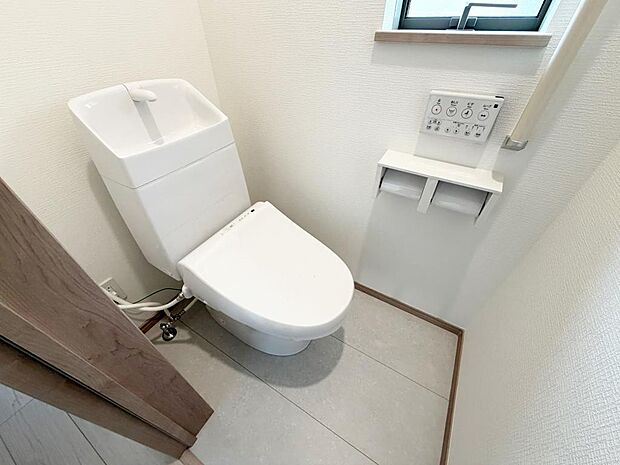 ☆ウレシイシャワートイレ☆1階・2階に完備!パパとのトイレ争いに終止符!!