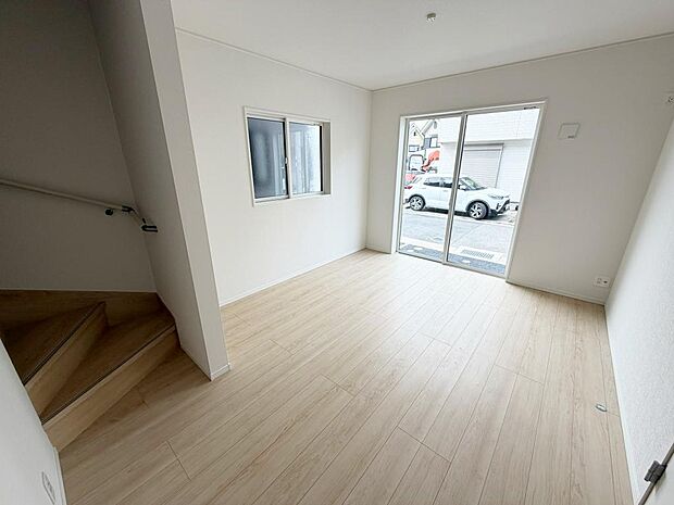 ☆大変明るいリビング☆広々した空間で家族との大切な時間をお過ごしください！！