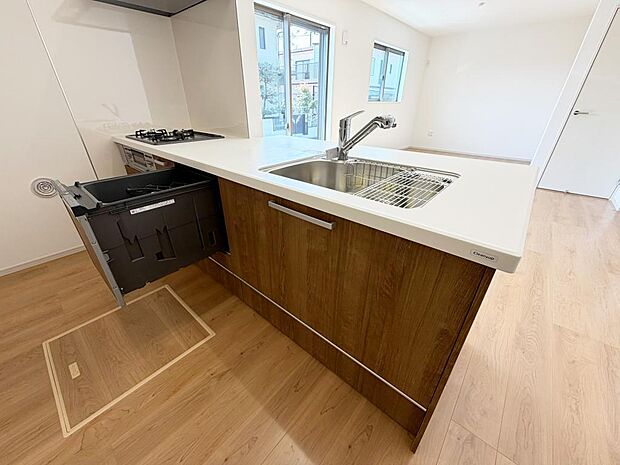 ☆大型のシステムキッチン☆対面式ですので家族と会話しながら楽しくクッキング！！