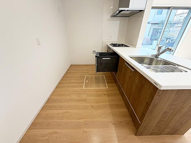 ☆大型のシステムキッチン☆対面式ですので家族と会話しながら楽しくクッキング！！