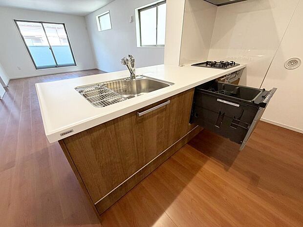 ☆大型のシステムキッチン☆対面式ですので家族と会話しながら楽しくクッキング！！