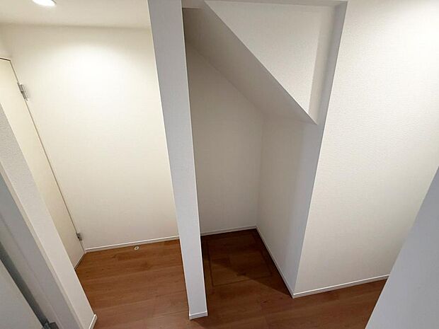 ☆1階☆階段下収納☆