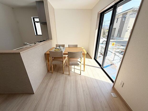 ☆大変明るいリビング☆広々した空間で家族との大切な時間をお過ごしください！！