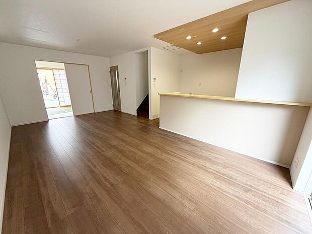 ☆大変明るいリビング☆広々した空間で家族との大切な時間をお過ごしください!!