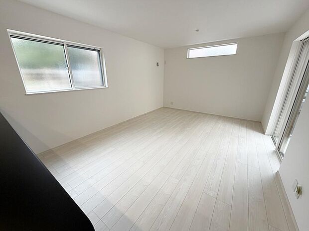 ☆大変明るいリビング☆広々した空間で家族との大切な時間をお過ごしください!!