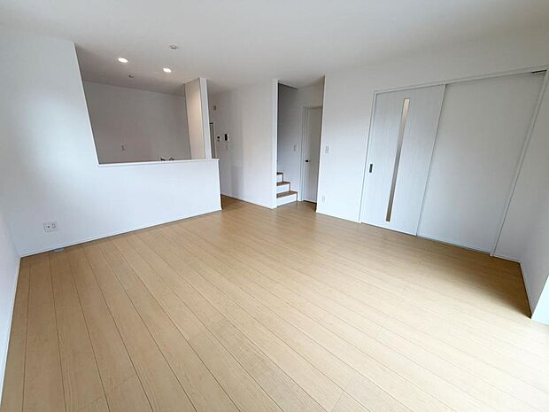 ☆大変明るいリビング☆広々した空間で家族との大切な時間をお過ごしください！！