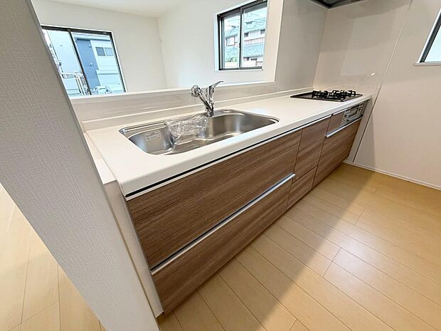 ☆大型のシステムキッチン☆対面式ですので家族と会話しながら楽しくクッキング!!