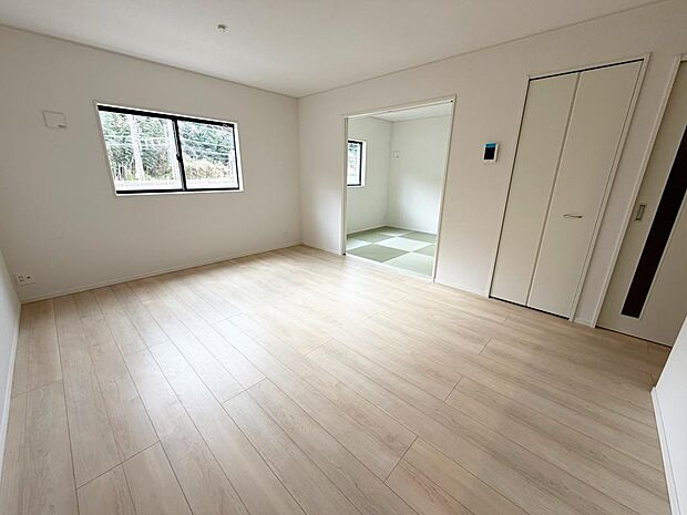 ☆大変明るいリビング☆広々した空間で家族との大切な時間をお過ごしください!!