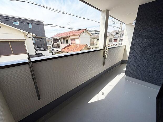 ☆インナーバルコニー☆テーブルを置いてティータイムもいいかも!雨の日も安心!!