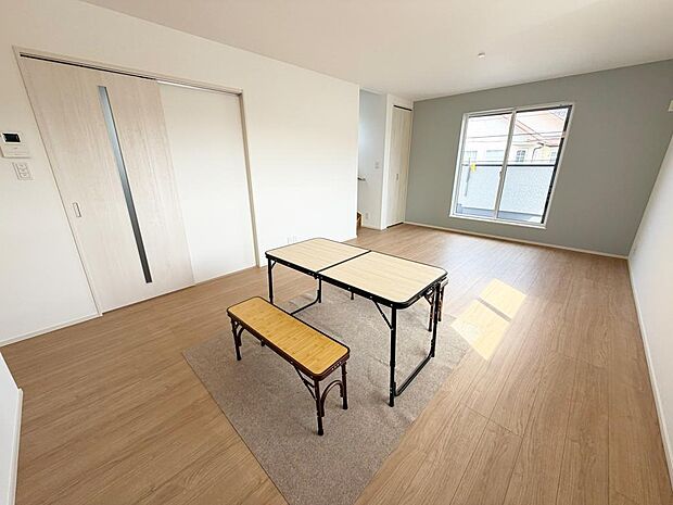 ☆大変明るいリビング☆広々した空間で家族との大切な時間をお過ごしください!!