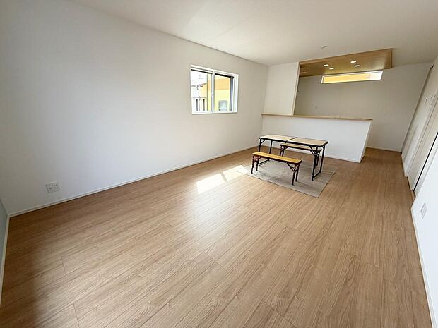 ☆大変明るいリビング☆広々した空間で家族との大切な時間をお過ごしください!!