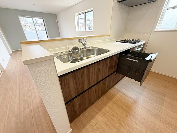 ☆大型のシステムキッチン☆対面式ですので家族と会話しながら楽しくクッキング!!